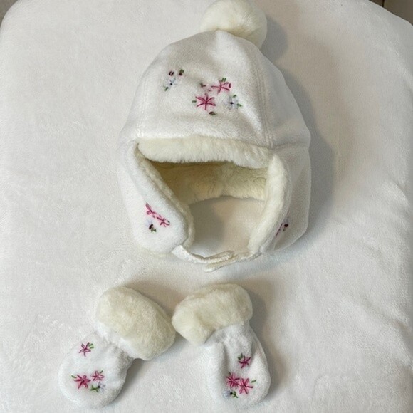 Gap Winter Hat and Mittens Size 6-12mos - Picture 1 of 6